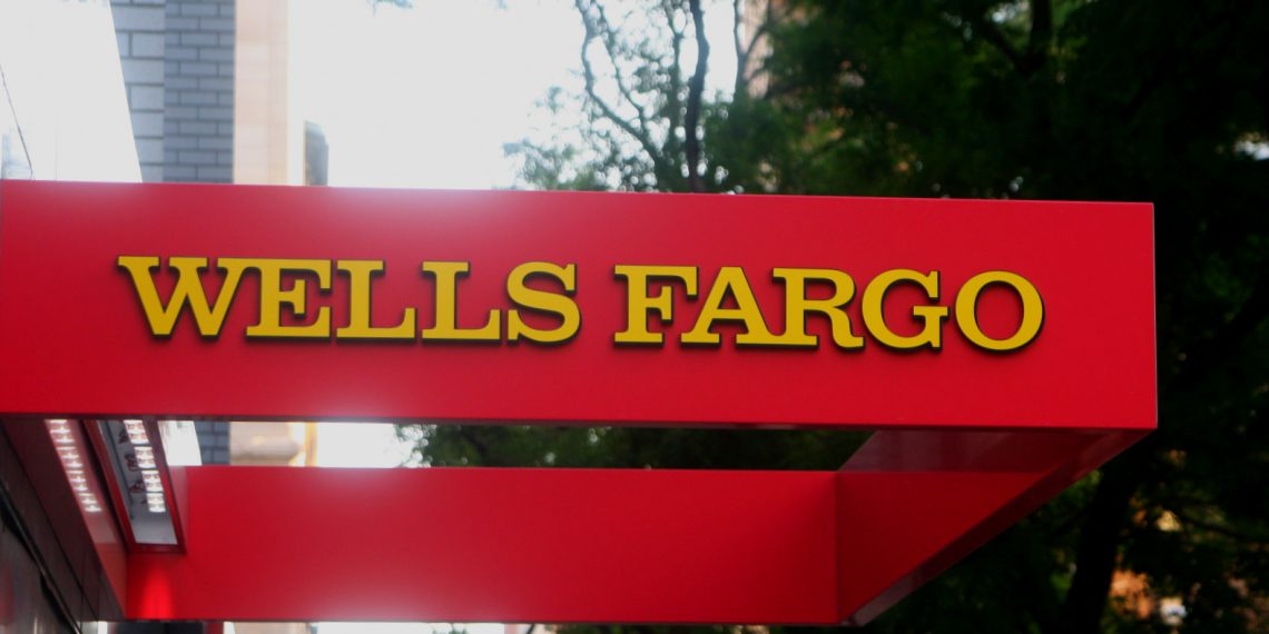 How to avoid Wells Fargo overdraft management fees