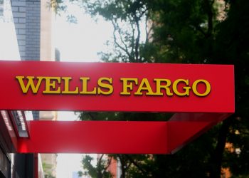 How to avoid Wells Fargo overdraft management fees