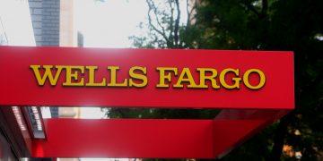 How to avoid Wells Fargo overdraft management fees